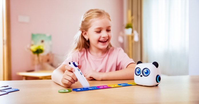 Child-playing-with-Makeblock-mTiny-STEAM-Robot-Toy-Educational-Learning-Coding